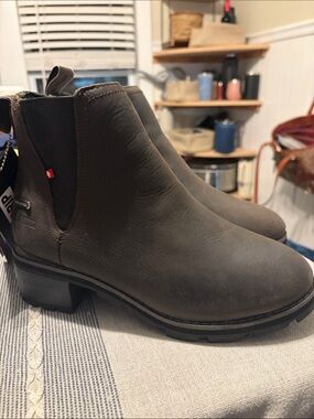 NWT NexGrip Canada Ice Gripper Boots